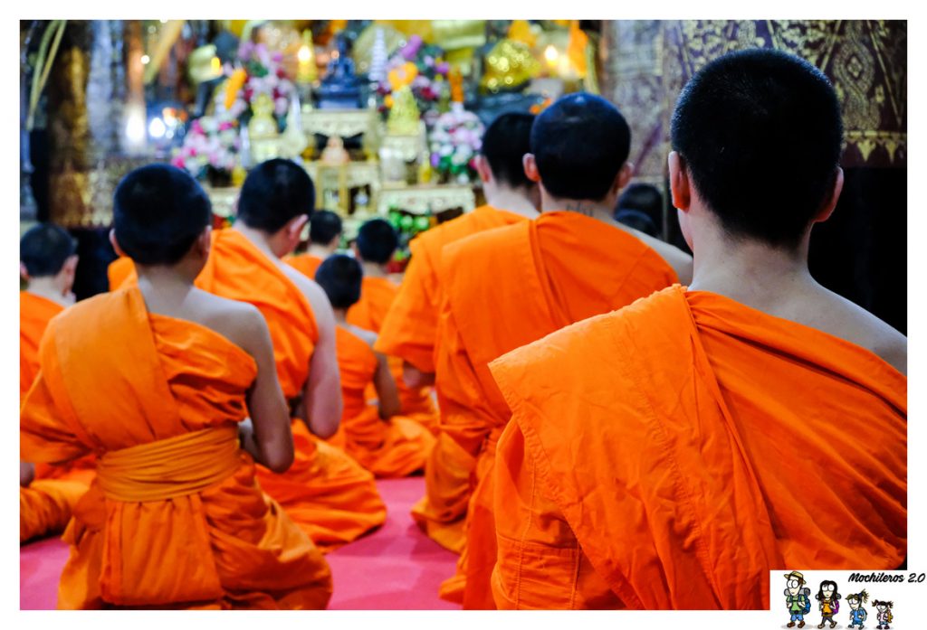 wat xieng thong monks