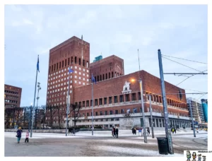 Lee más sobre el artículo Visita al Ayuntamiento de Oslo, el edificio donde se entrega el Nobel de la Paz