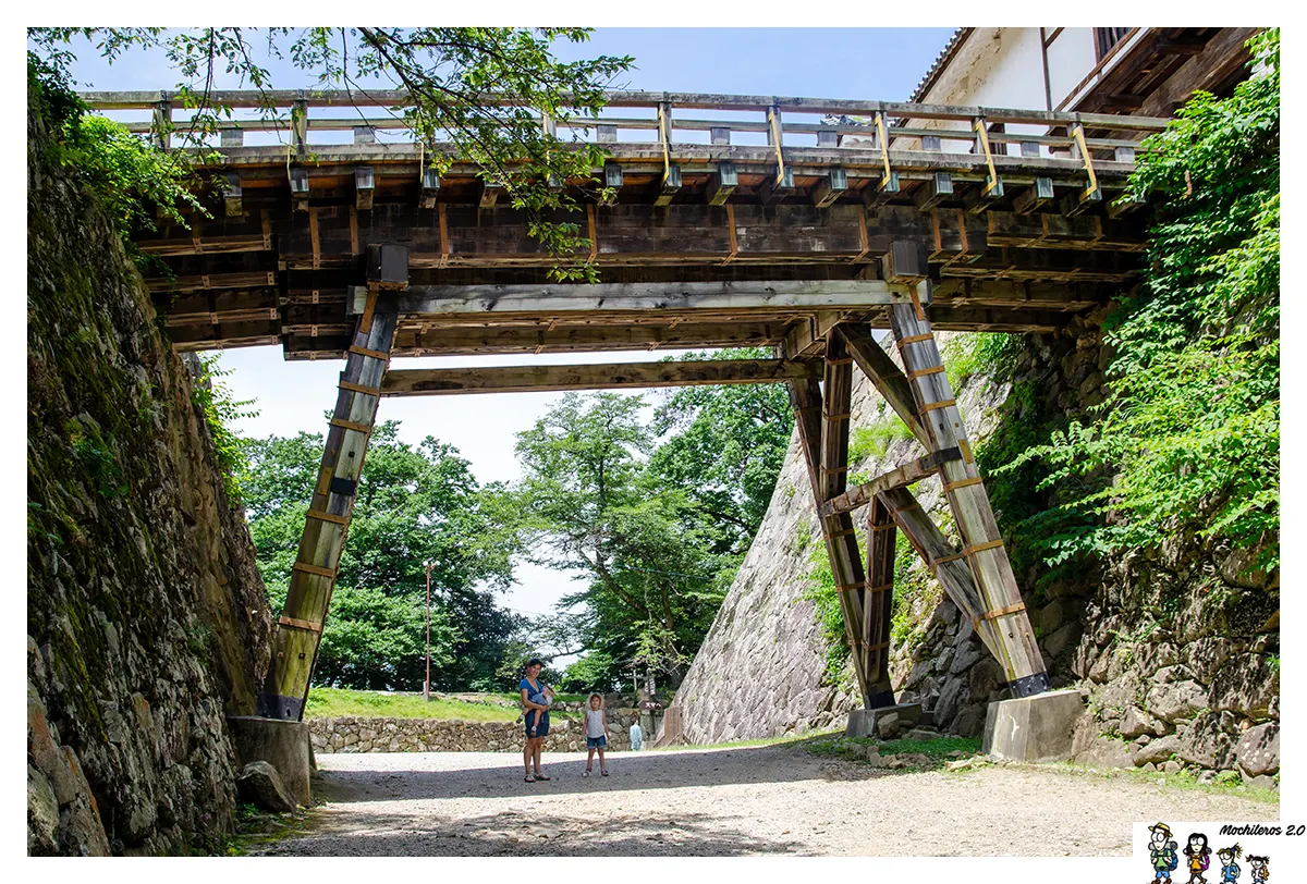 puente castillo hikone