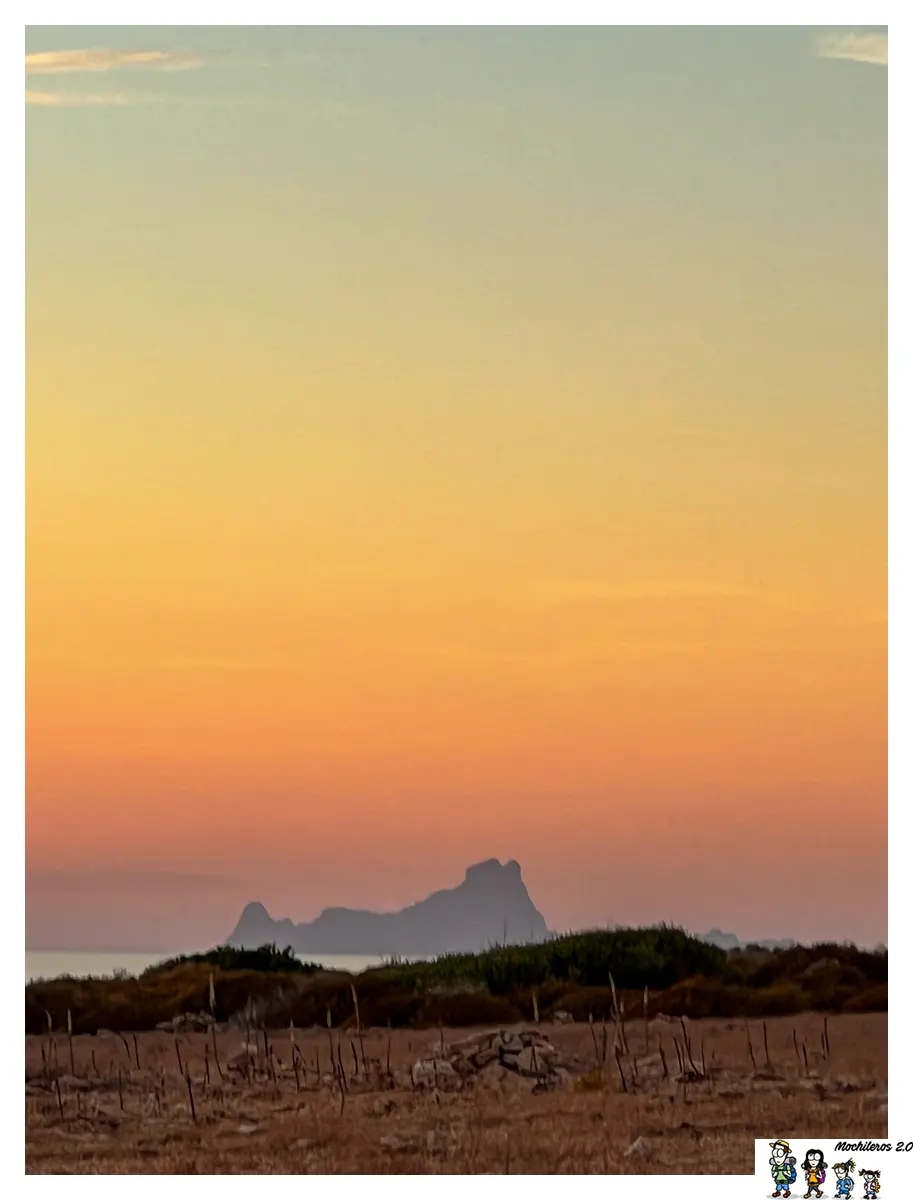 Puesta de Sol en Formentera con vistas Islote de Es Vedrà (Ibiza)