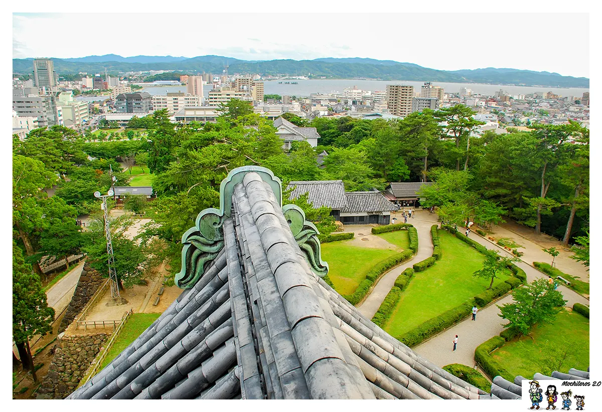 Detalle del tejado del Castillo de Matsue