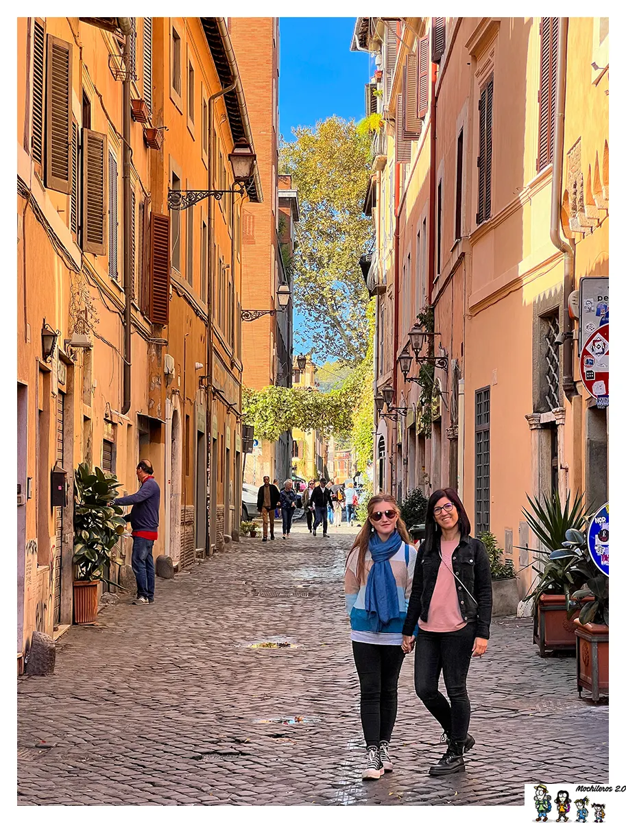 Preciosa calle del barrio del Trastevere, Roma