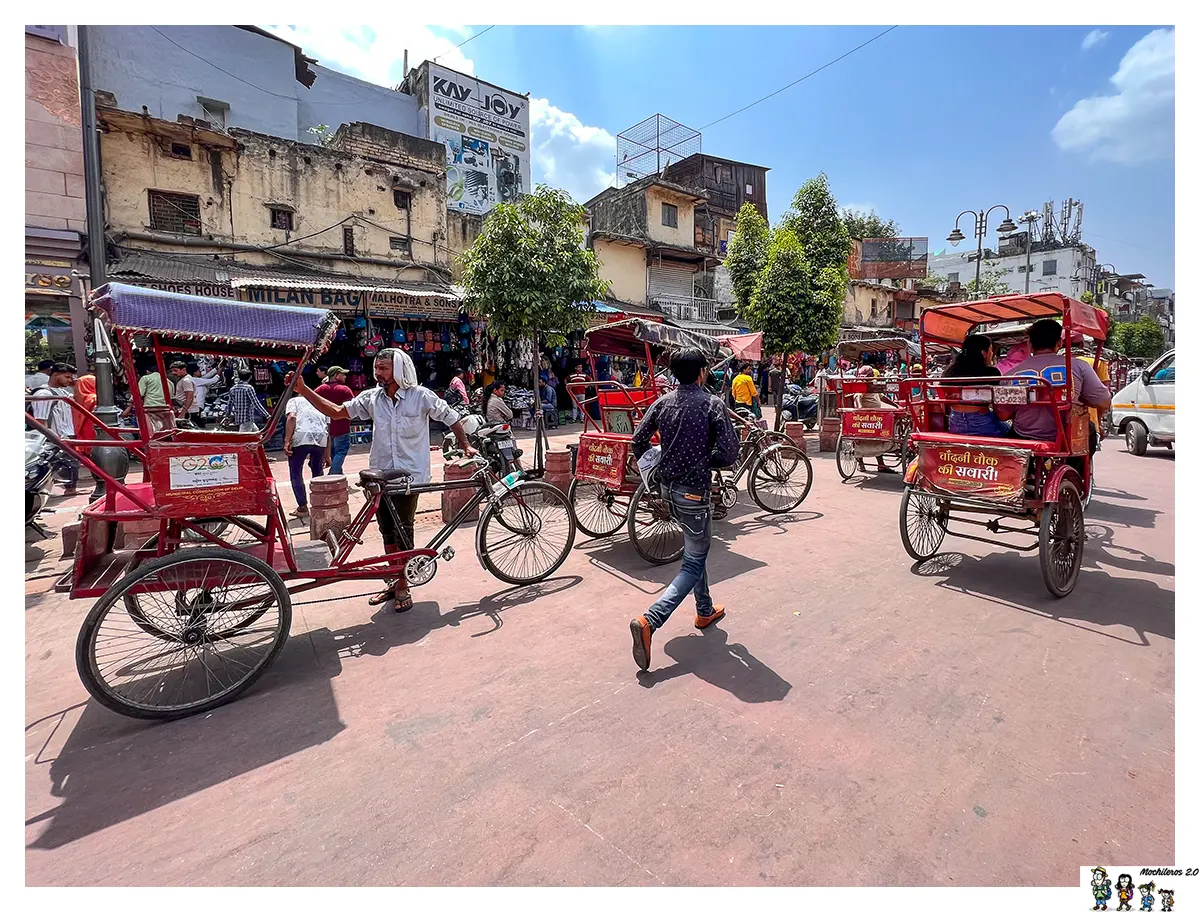 Rickshaw esperando "cazar" un cliente en Delhi