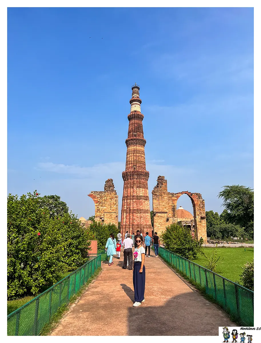 El enorme minarete de Qutub Minar, Delhi