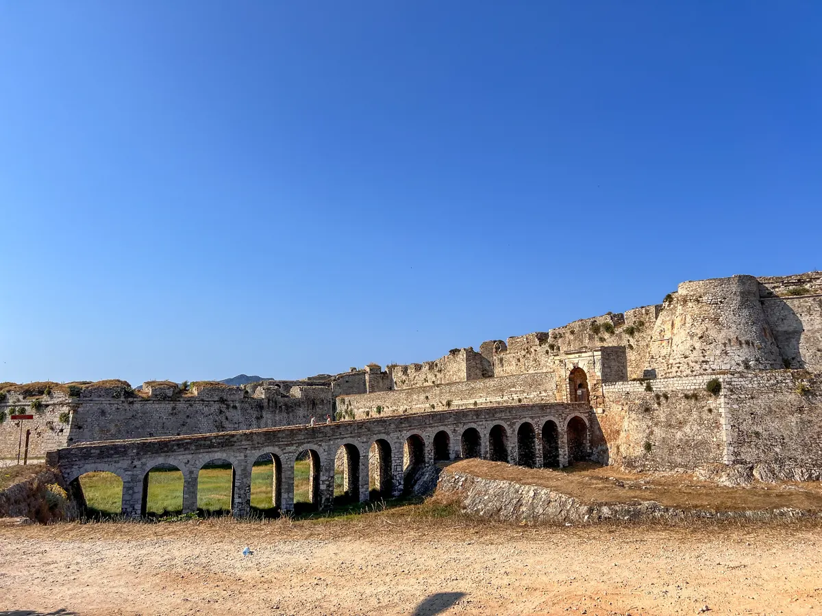 Puente de acceso a la fortaleza de Methoni