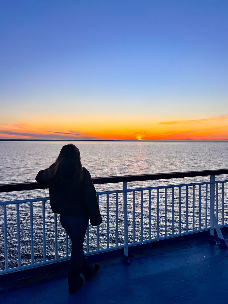 puesta sol ferry tallin helsinki